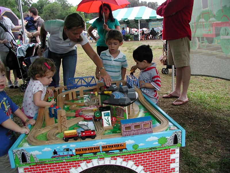 P4180120.JPG - Playing with trains