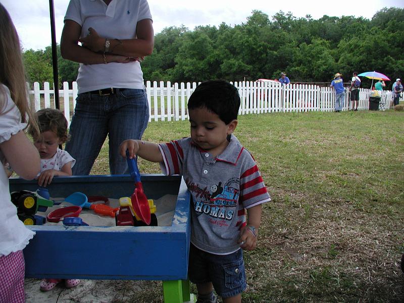 P4180136.JPG - The sand keeps him busy