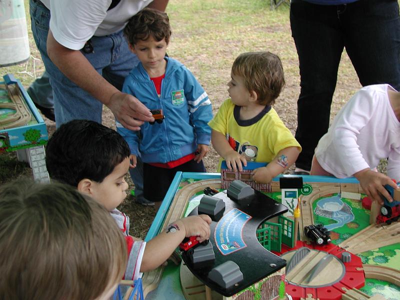 P4180155.JPG - Even trains must be shared