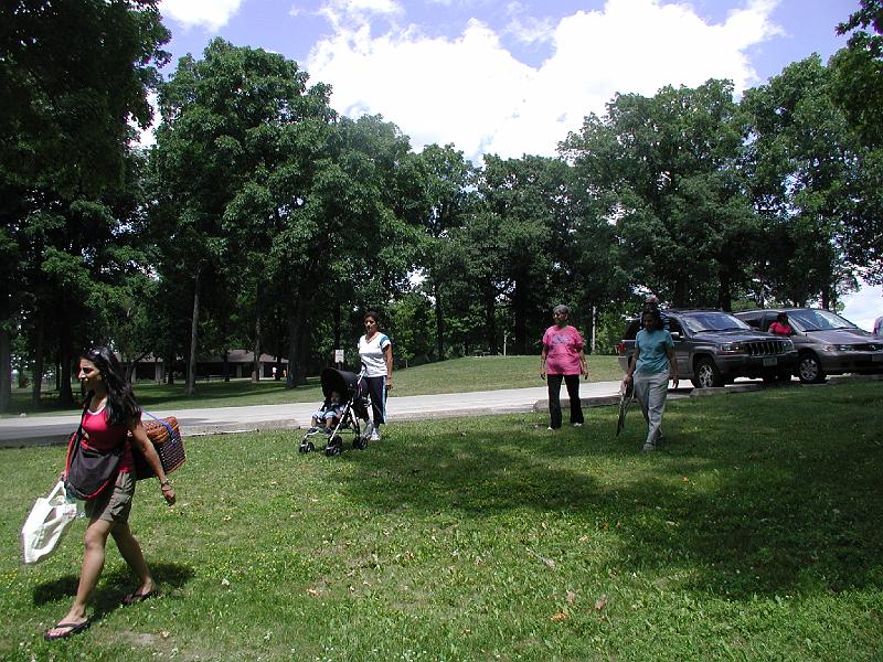 P7050028.JPG - The next day we went for a picnic organised by Kavitha and Aditee. Here we are just reaching the picnic area.