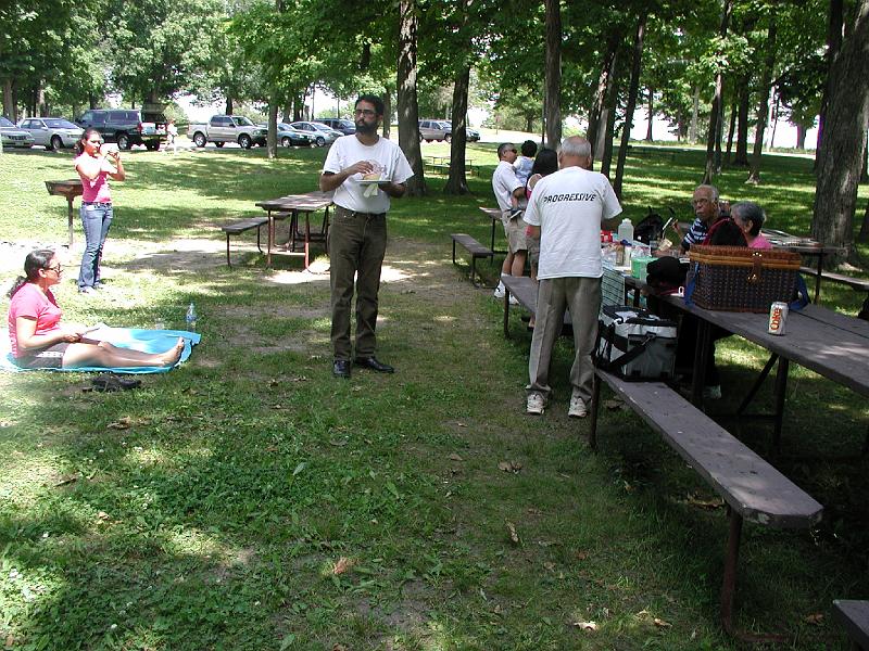 P7050037.JPG - Generally surveying the area - also known as casing the joint