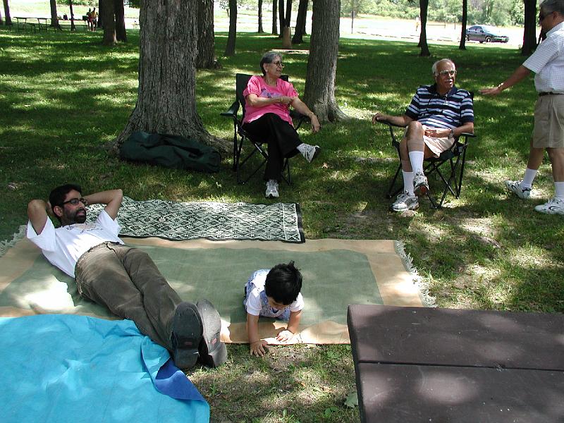 P7050047.JPG - Happy picnic scene