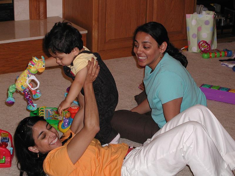 P7080077.JPG - And so are aunts