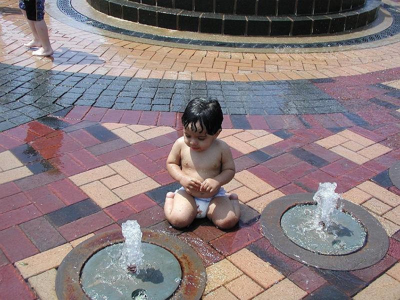 P7090088.JPG - The fountain looks fun
