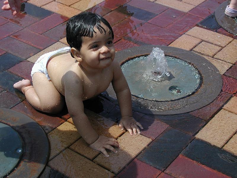 P7090089.JPG - Imitating a seal