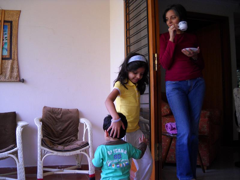 DSCN0025.JPG - Gitu drinking tea