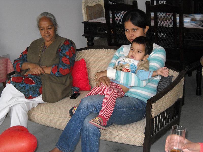 DSCN0066.JPG - Anay with his mother and grand mother