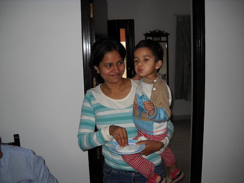 DSCN0076.JPG - Anay and Mom