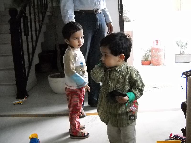 DSCN0078.JPG - The two cousins did not actually play with each other. This was the closest that they got.