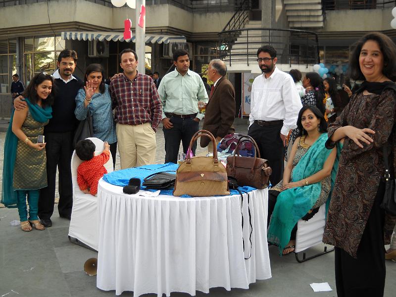 DSCN0194.JPG - Now even the last hold out Radhika has turned.