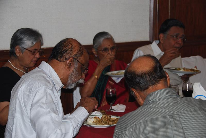 DSC_0064.JPG - Guests feeding