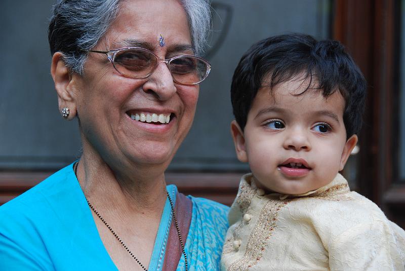 DSC_0079.JPG - Grand mother with Rohan