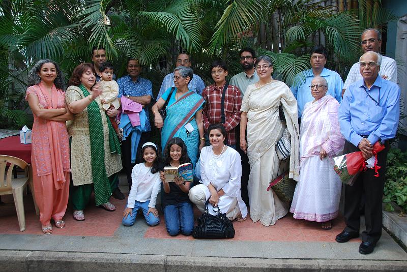 DSC_0136.JPG - The family photograph at the end of the party.