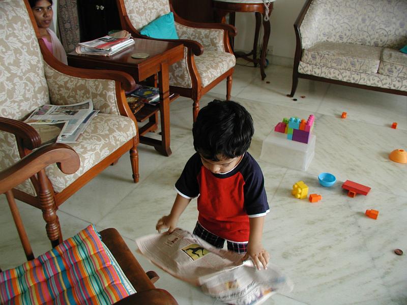P9230032.JPG - He can only read the paper upside down