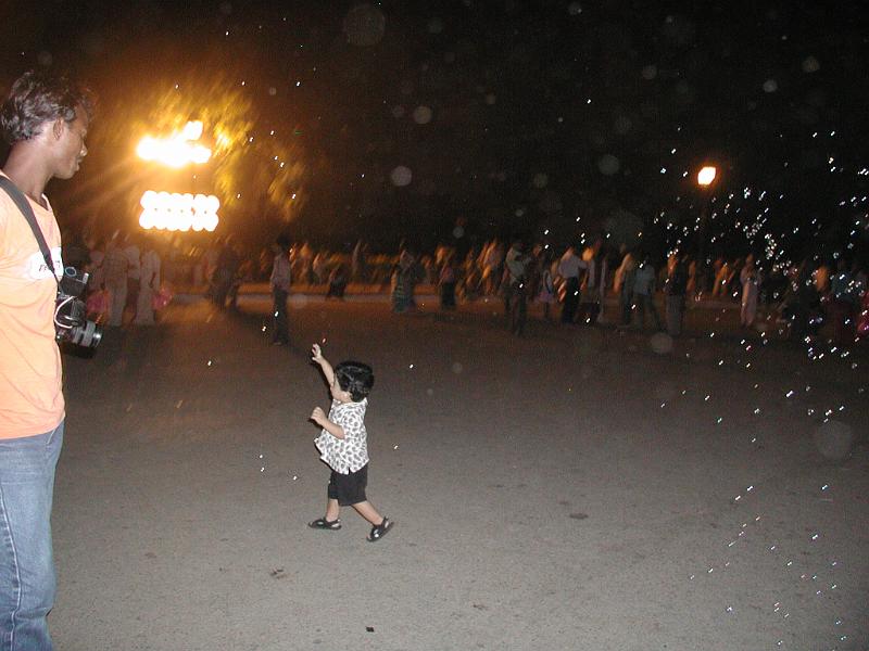 P9300053.JPG - Chase the bubbles