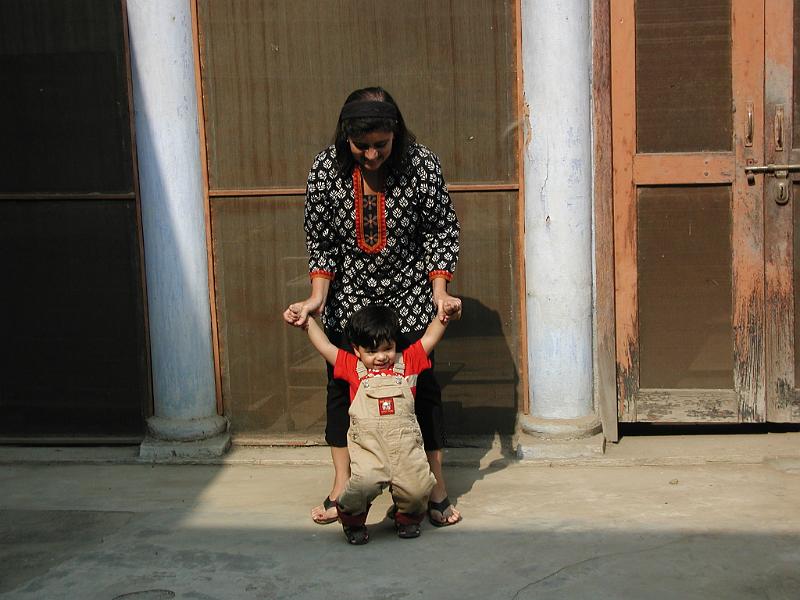 PA290125.JPG - Goofing off in Shikarpur