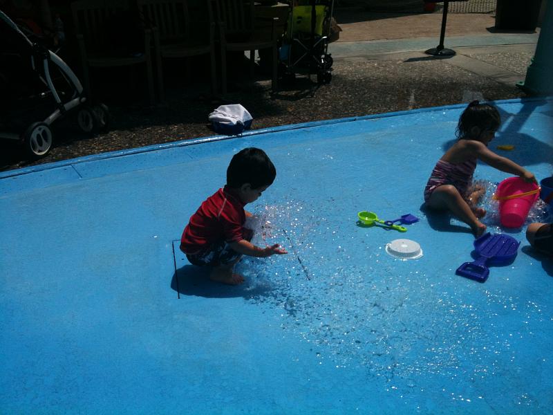 IMG_0161.JPG - ooooh, look at the water