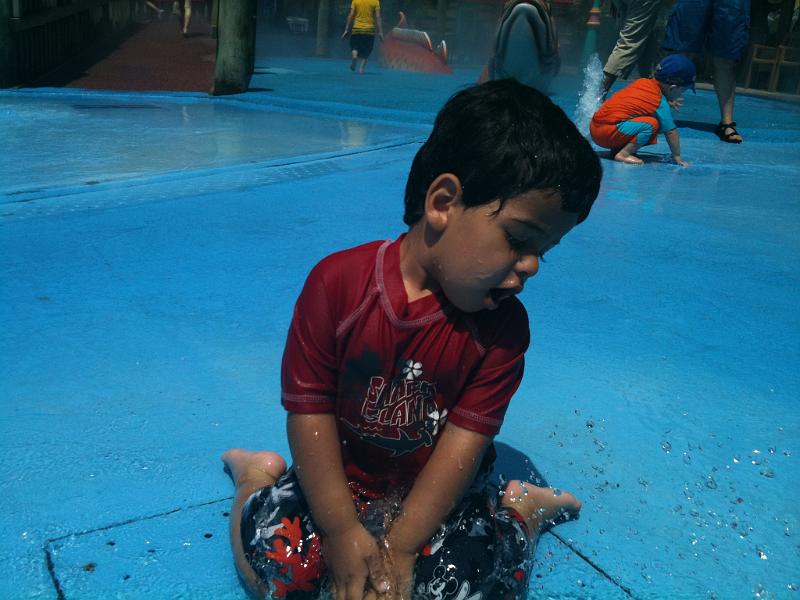 IMG_0164.JPG - Not shy about the water