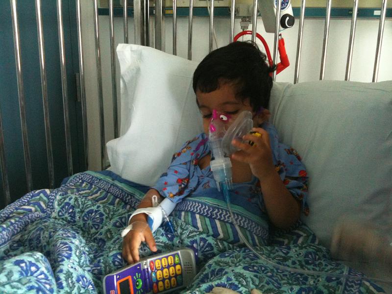 IMG_0275.JPG - Back to the hospital bed and the nebulizer