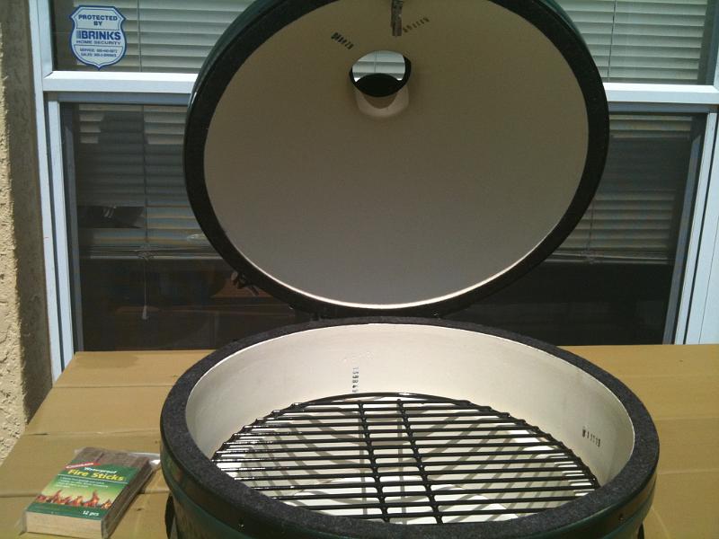 IMG_0280.JPG - The grate is where the food goes.