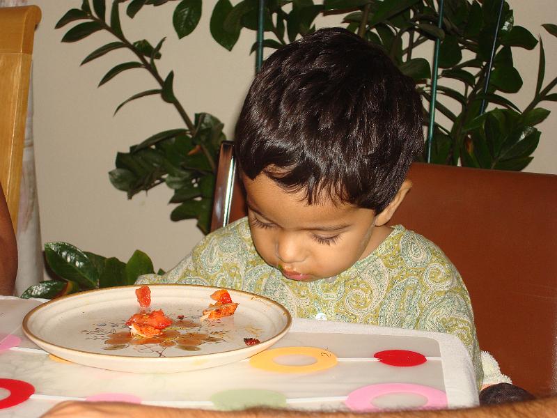 DSC01365.JPG - Atlast the food. Saying his prayers
