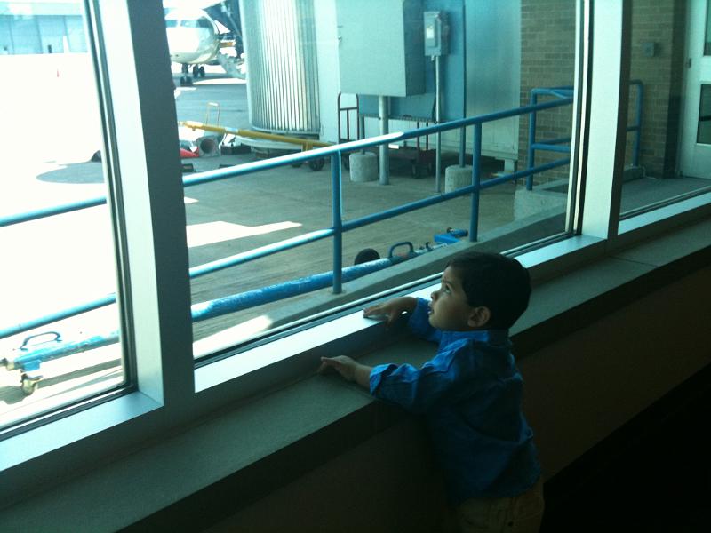 IMG_0504.JPG - Watching the plane