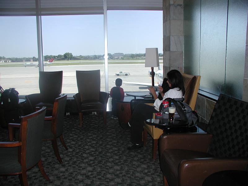 P7030001.JPG - We had a 3.5 hours layover at Minneapolis. We spent the time in Delta's sky club. The sky club was not only nice but since it was a saturday it was empty. Here Rohan is watching the planes
