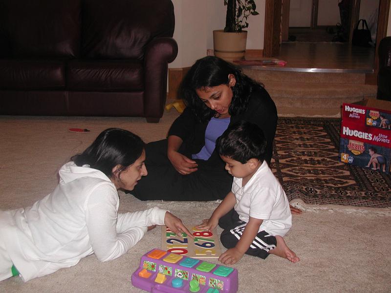 P7050031.JPG - Aunts teaching Rohan. Aunts can be very educational