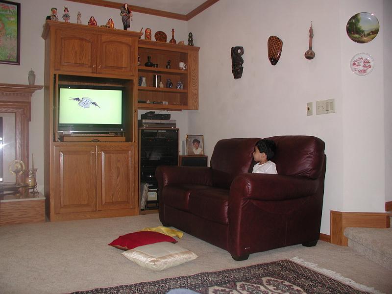 P7060035.JPG - Very intently.