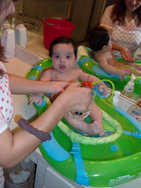 HPIM0969.JPG - Hey no peeping