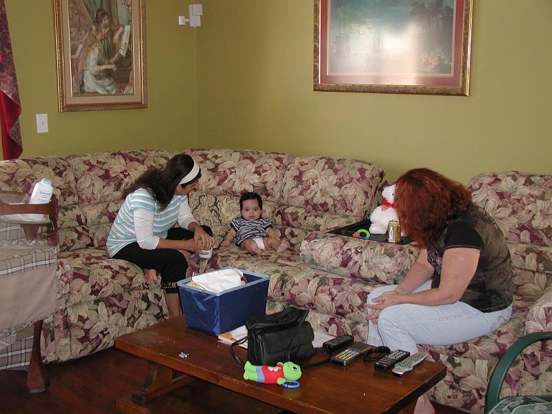 PA150015.JPG - Showing off his diaper