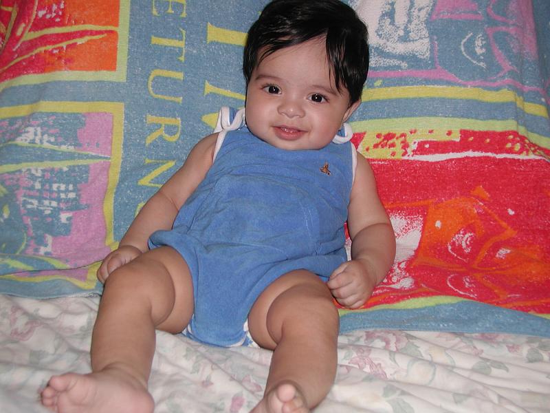 PA190031.JPG - Getting ready to be fed. Notice the towel behind him