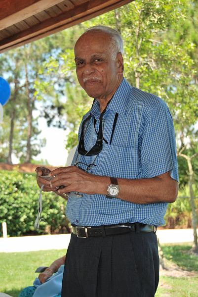 DSC_0650.JPG - This is Grandfather taking photographs.