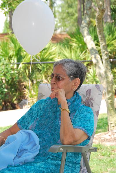 DSC_0652.JPG - Grandmother with a balloon tied to her chair