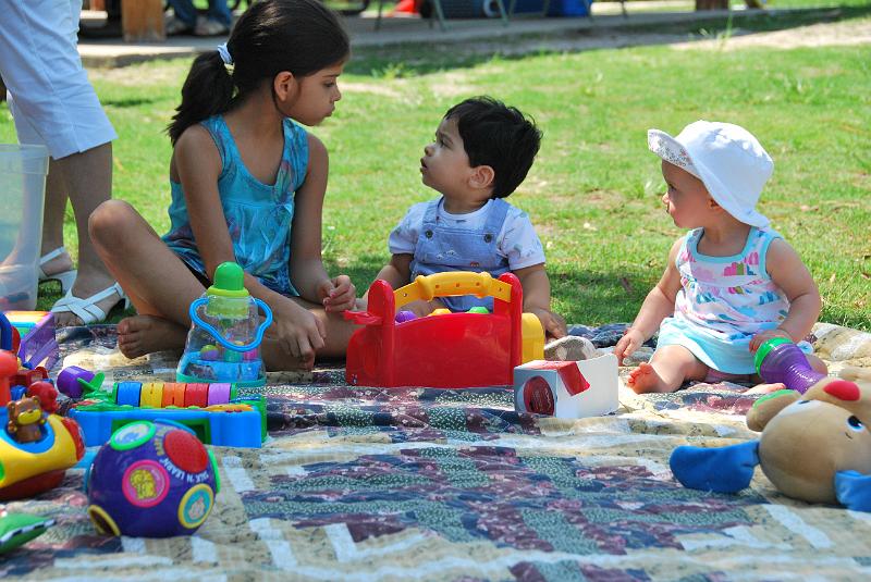 DSC_0682.JPG - Rohan and Nandi making eye contact