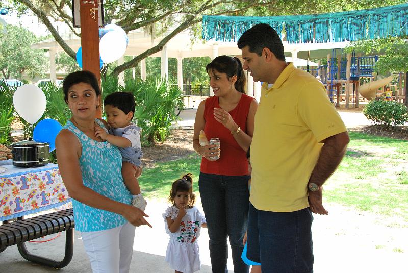 DSC_0711.JPG - Our neighbours Sal and Salima and Kids with Rohan and his Mom