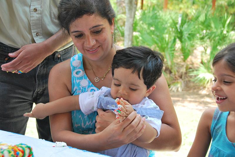 DSC_0718.JPG - Rohan and cake.