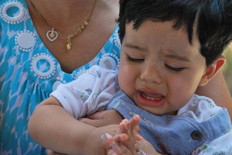DSC_0725.JPG - Now he has more cake on his hands