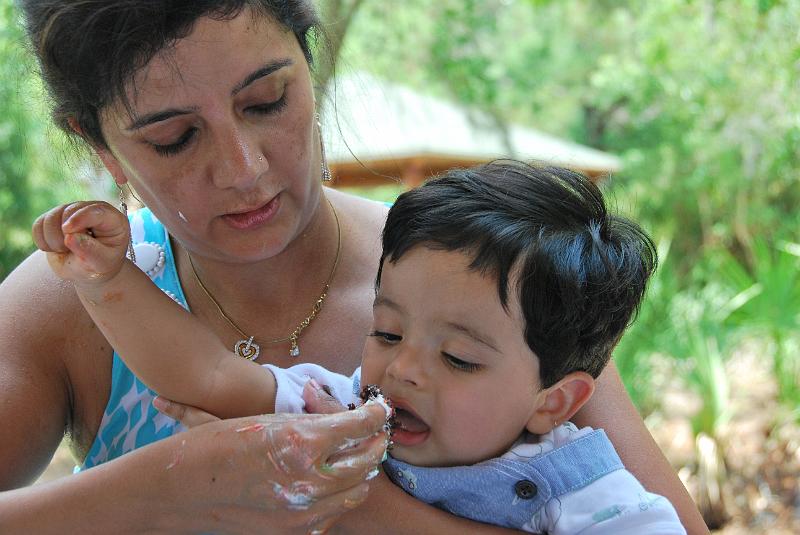 DSC_0727.JPG - Mum feeding Rohan