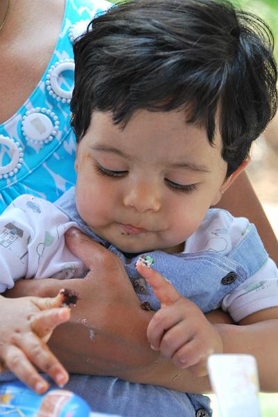 DSC_0735.JPG - He has got the cake on his fingers