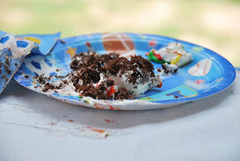 DSC_0764.JPG - What was left of his plate