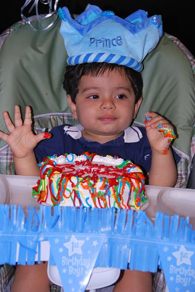 DSC_0803.JPG - And his face is still clean