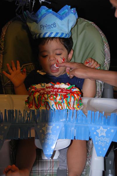 DSC_0805.JPG - A third hand comes in to help out