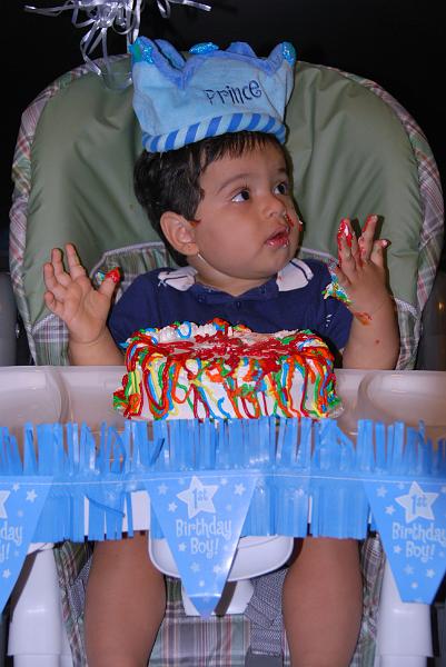 DSC_0807.JPG - Actually he is doing pretty good himself