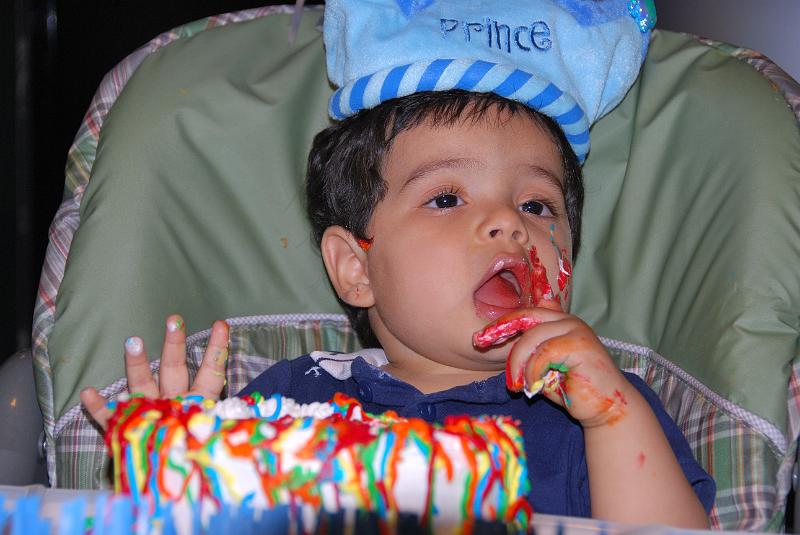 DSC_0812.JPG - More in the mouth, more on the face