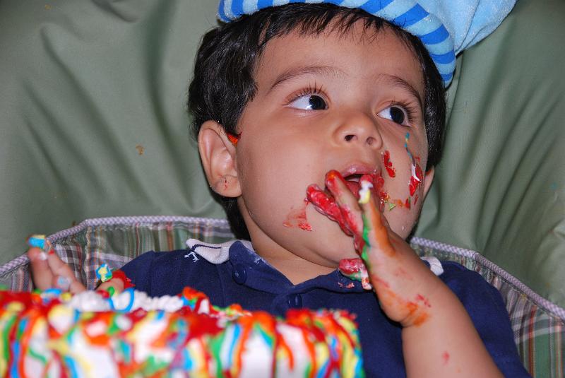 DSC_0813.JPG - Some more in the mouth, some more on the face