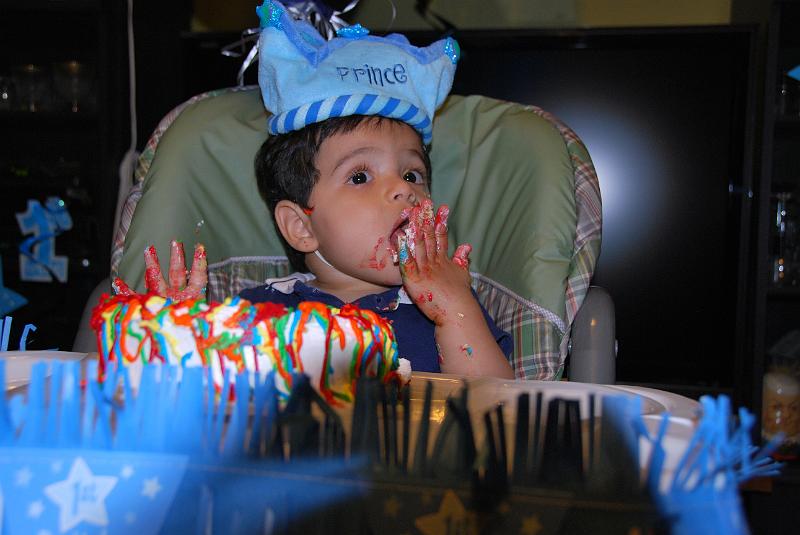 DSC_0825.JPG - The cake is spreading