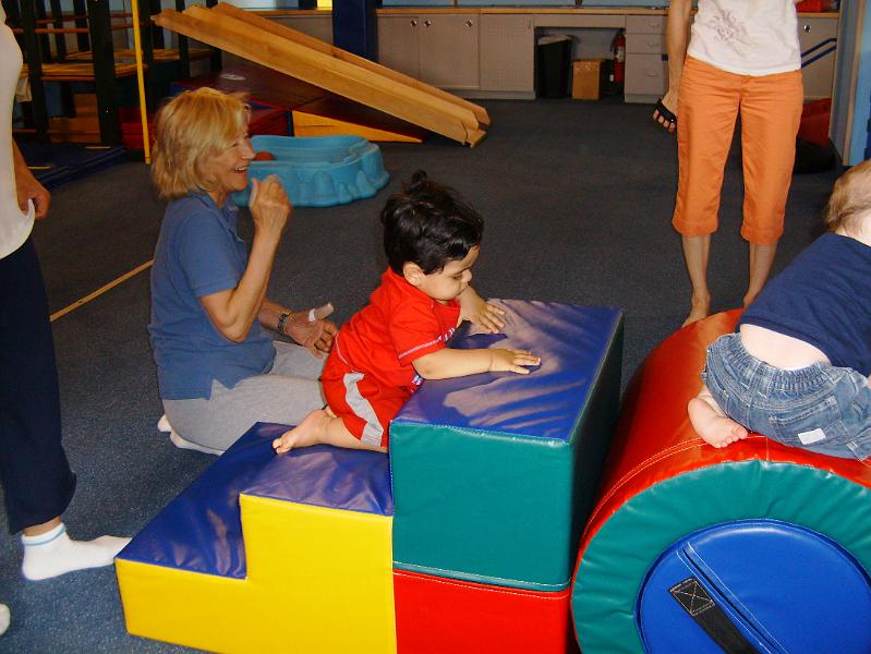 HPIM0184.JPG - Climbing the stairs