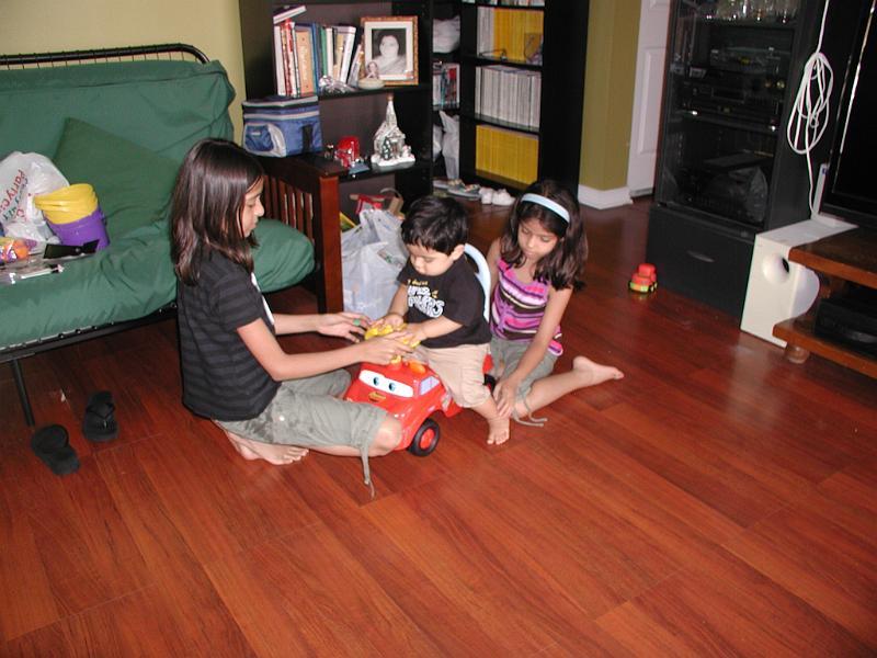 P5240013.JPG - Rohan and cousins