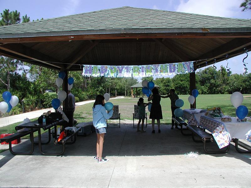 P5250014.JPG - Tara and Nandi blowing up the balloons.